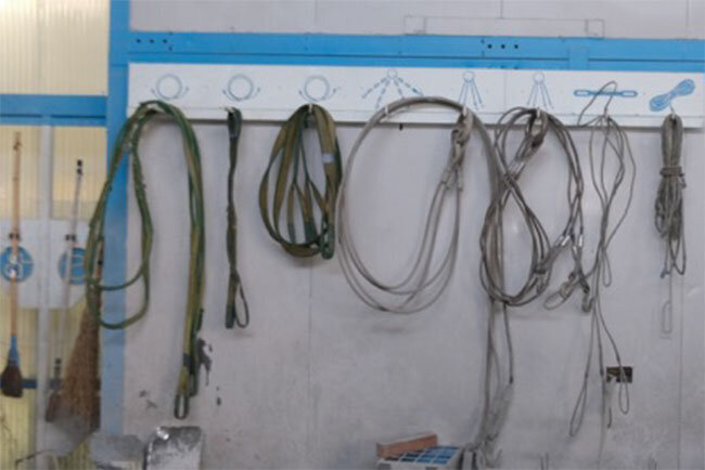 ベトナム人技能実習生でもわかるよう、絵で示された工具の保管場所