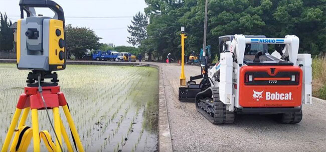 購入したICT建機とトータルステーション